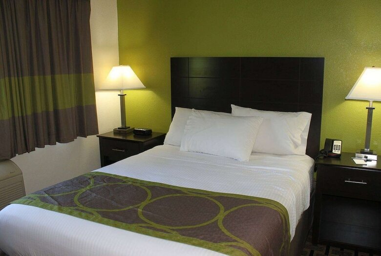 Hotel Americinn By Wyndham West Burlington