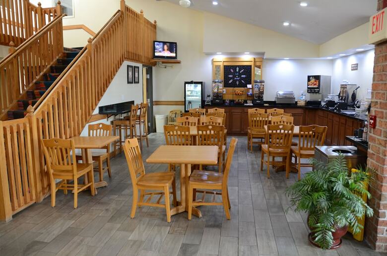 Hotel Americinn By Wyndham West Burlington