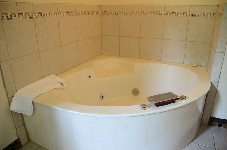 Hotel Americinn By Wyndham West Burlington
