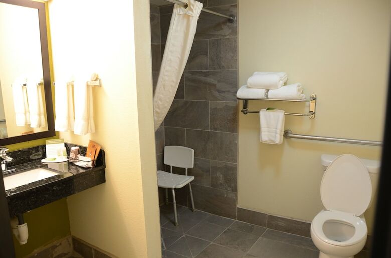 Hotel Americinn By Wyndham West Burlington