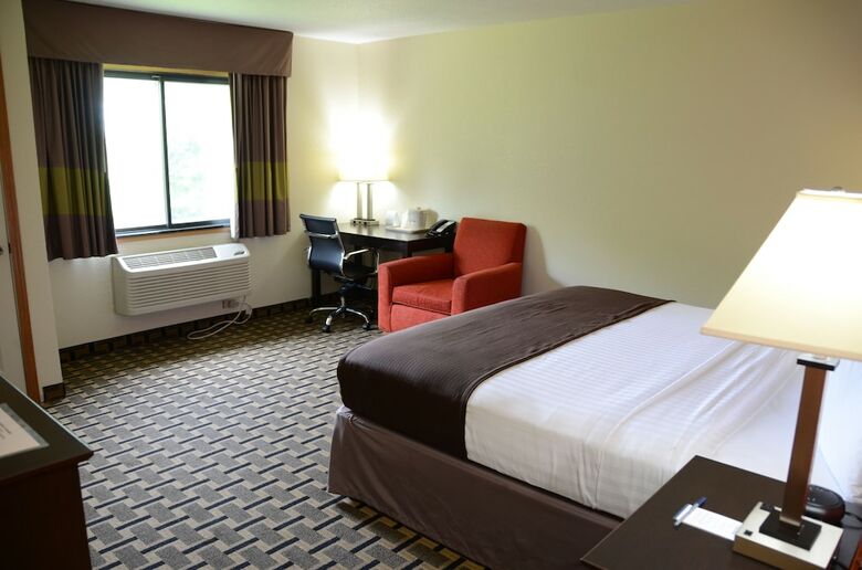 Hotel Americinn By Wyndham West Burlington