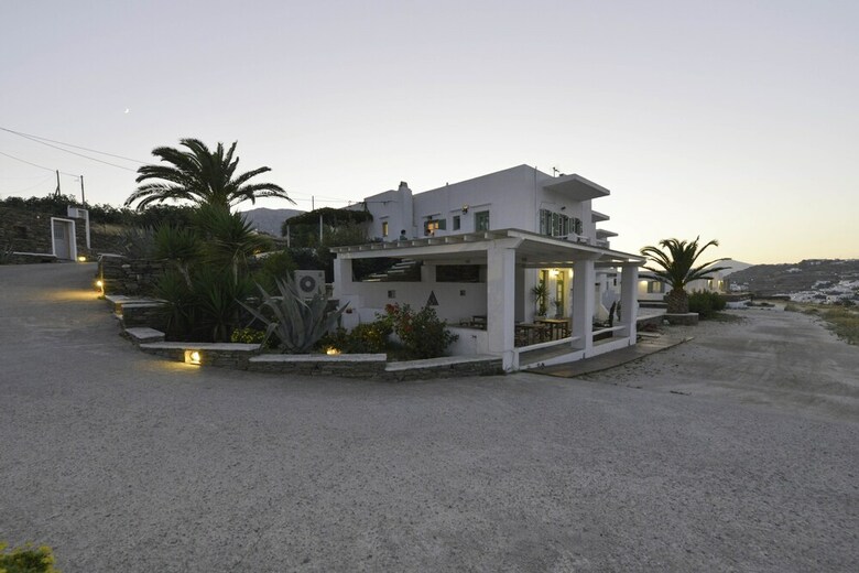 Bed & Breakfast Rooms & Apartments Archontou