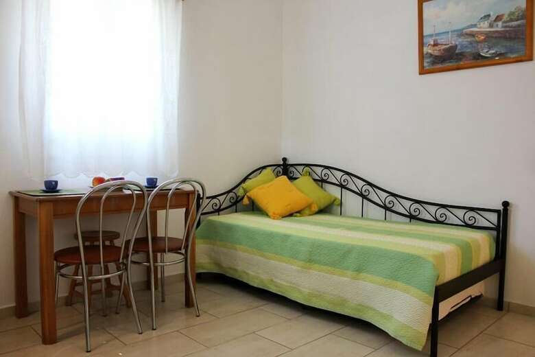 Bed & Breakfast Rooms & Apartments Archontou