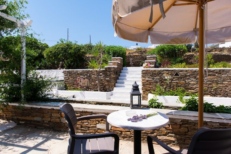 Bed & Breakfast Rooms & Apartments Archontou