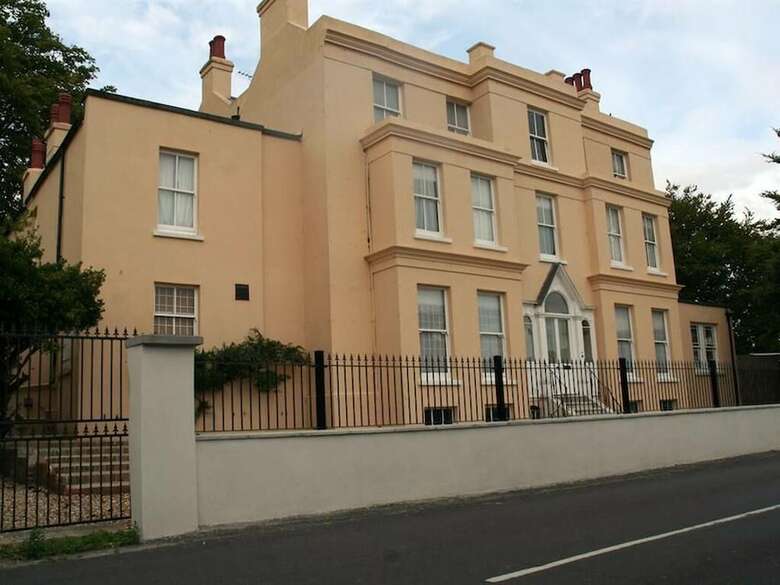 Manor House, Felpham Serviced Apartments