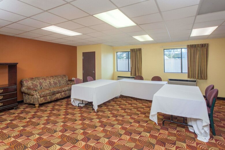 Hotel Ramada By Wyndham Bolingbrook