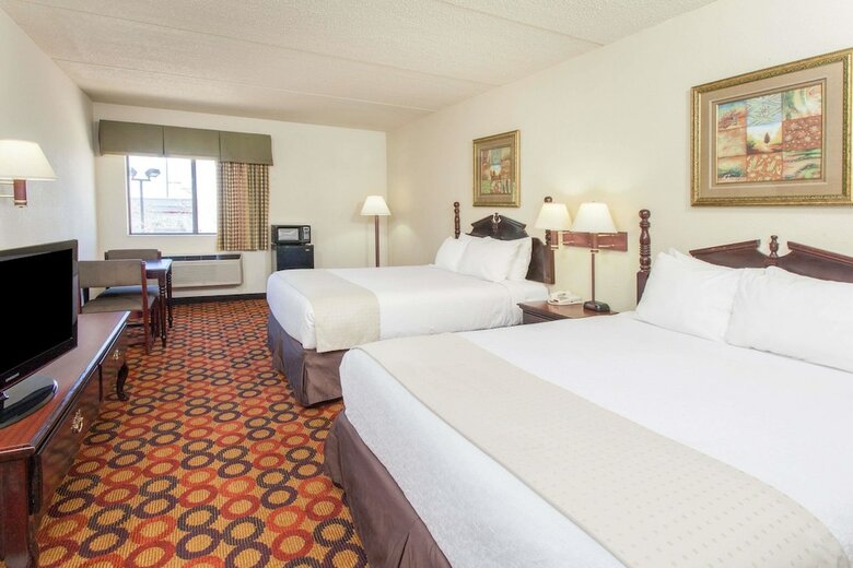 Hotel Ramada By Wyndham Bolingbrook