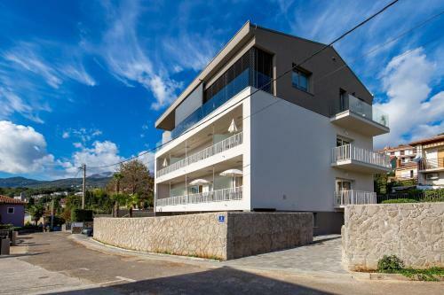 Apartments Rona Erea Icici