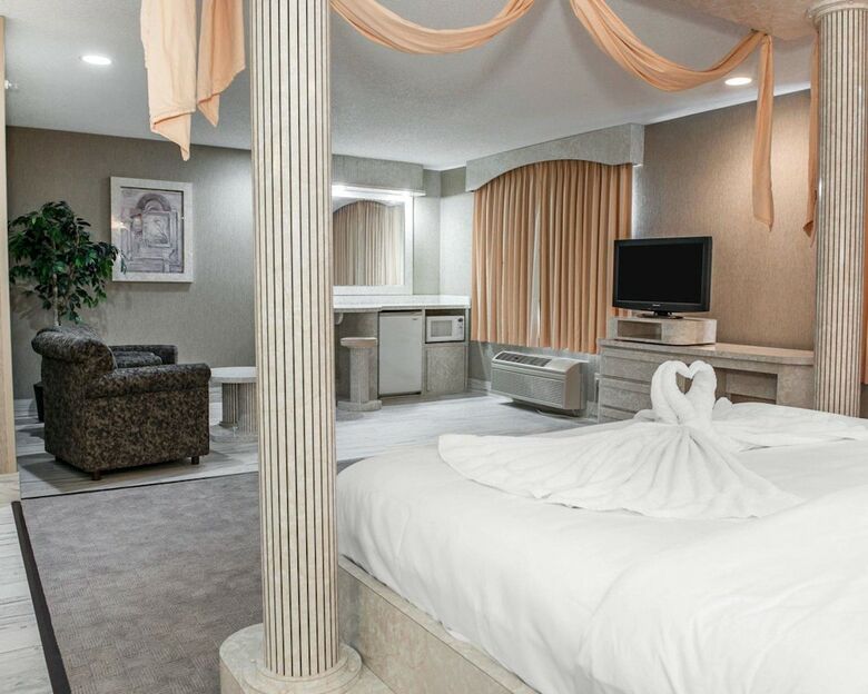 Hotel Comfort Suites North