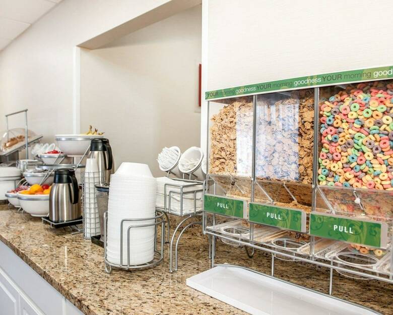 Hotel Comfort Suites North