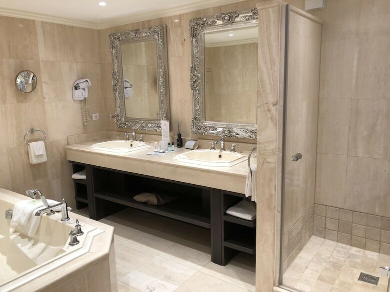 Hotel Hostellerie La Cheneaudi�re & Spa