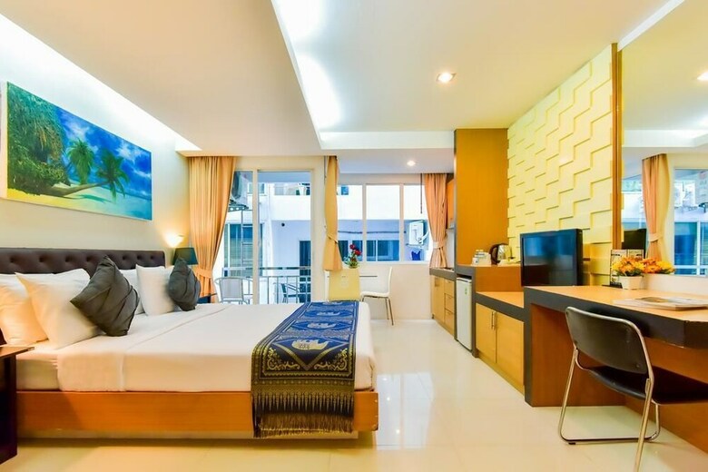 Hallo Patong Hotel & Restaurant