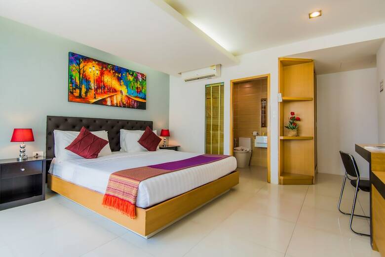Hallo Patong Hotel & Restaurant