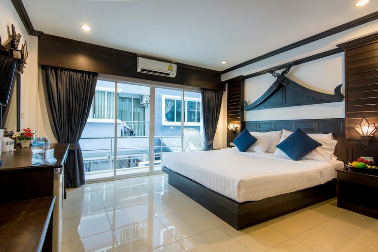 Hallo Patong Hotel & Restaurant