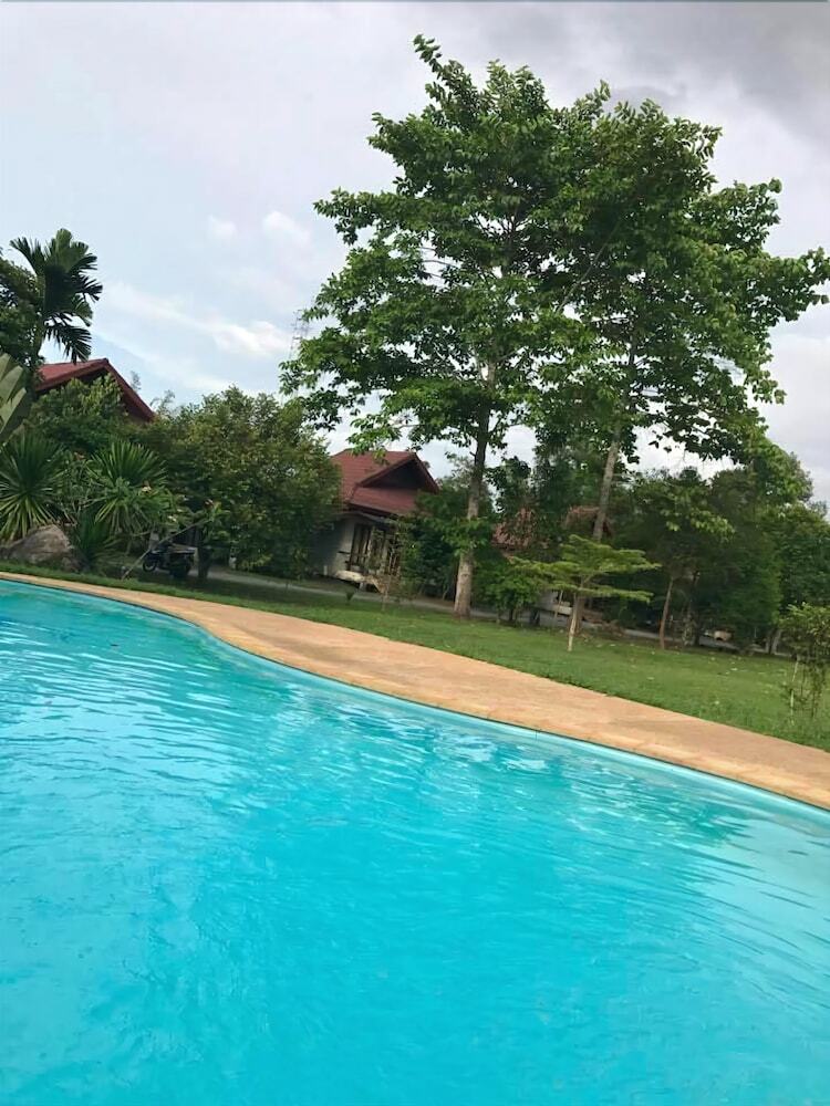 Hotel Bangyai Buri Resort