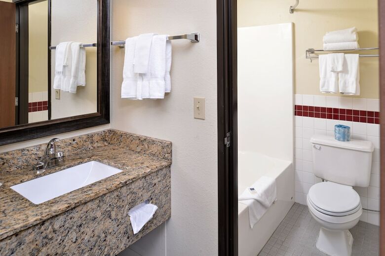 Hotel Americinn By Wyndham St. Cloud