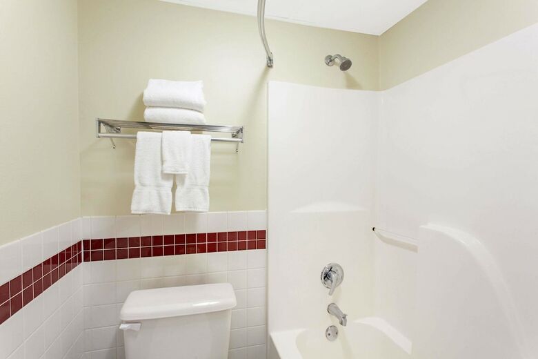 Hotel Americinn By Wyndham St. Cloud