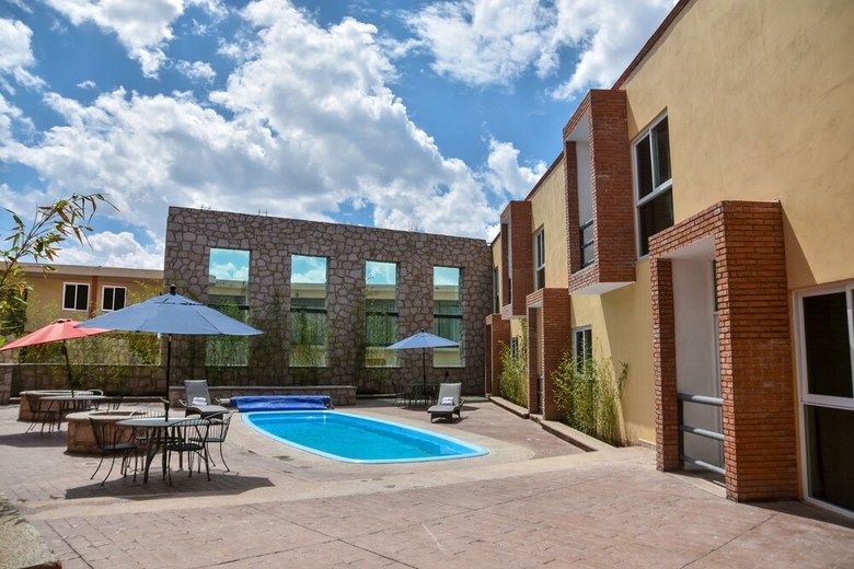 Hotel Valenciana Midway Inn