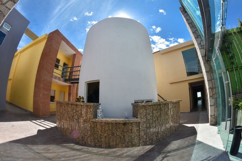 Hotel Valenciana Midway Inn