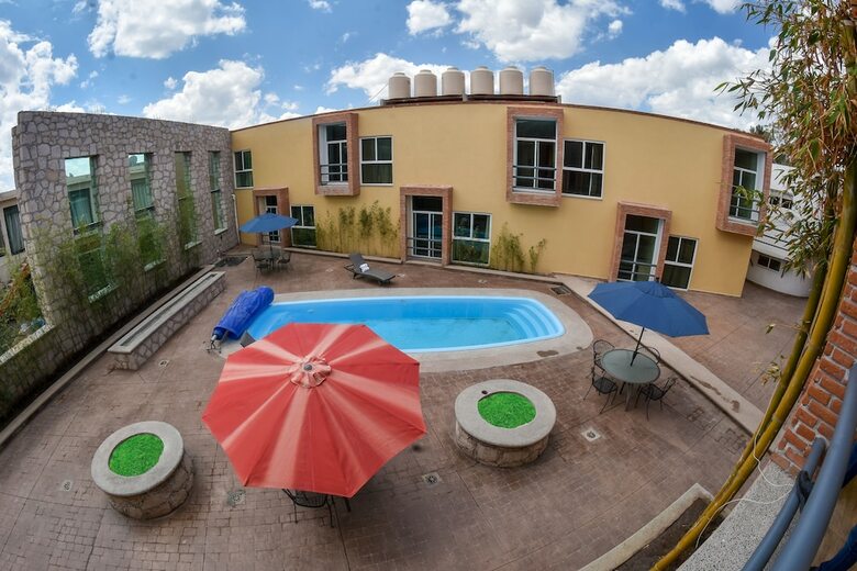 Hotel Valenciana Midway Inn