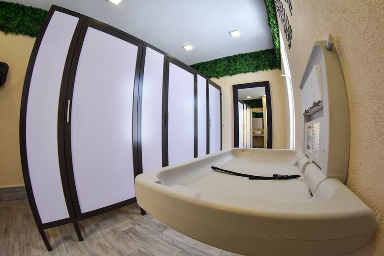 Hotel Valenciana Midway Inn