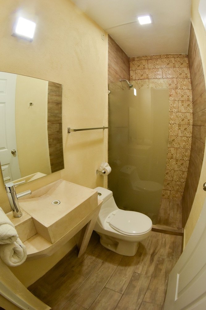 Hotel Valenciana Midway Inn