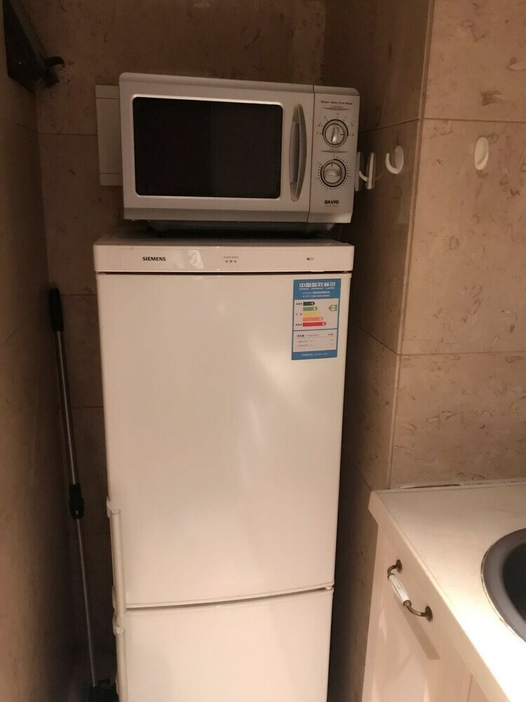 Jing'an Ziyuan Apartment