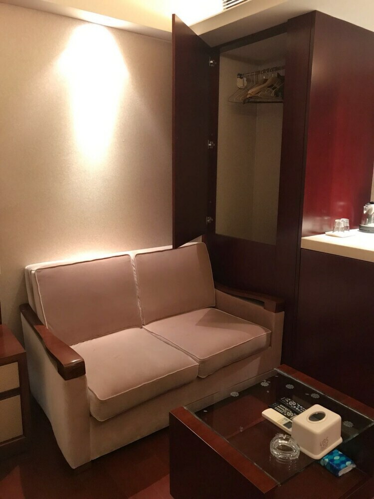 Jing'an Ziyuan Apartment