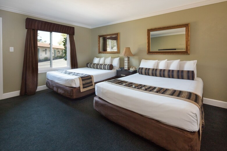 Motel Sea Breeze Inn And Cottages