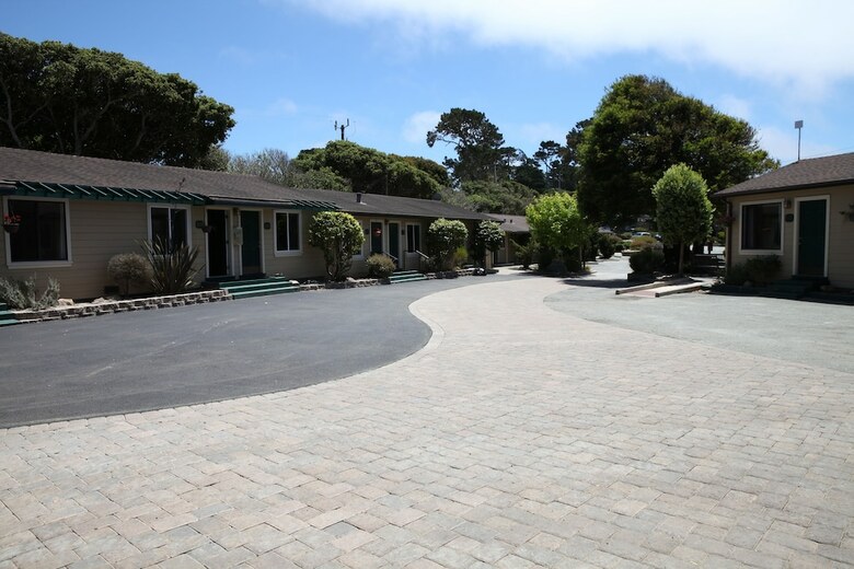 Motel Sea Breeze Inn And Cottages