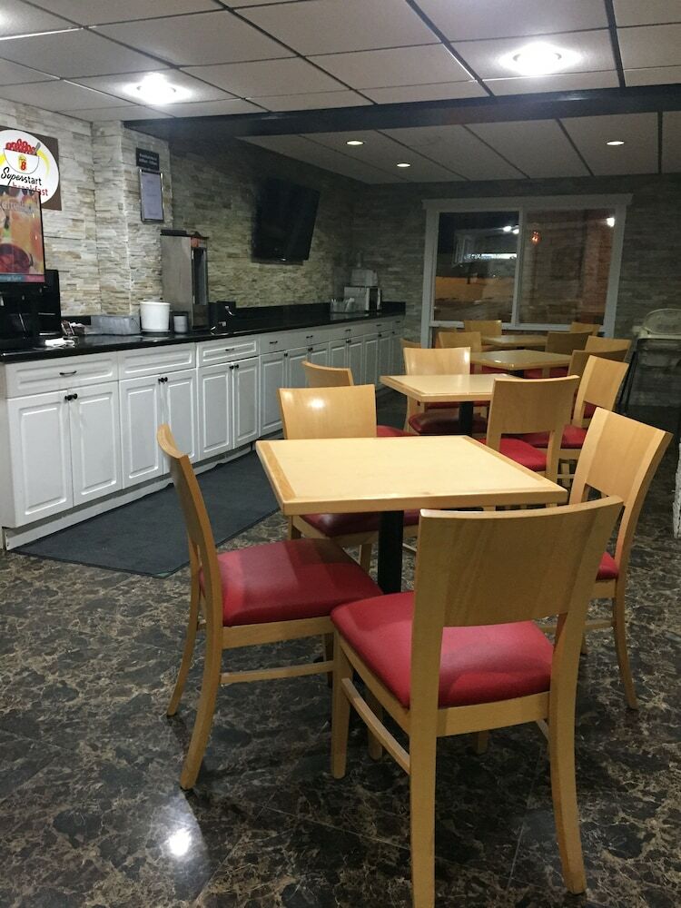 Motel Super 8 By Wyndham Red Deer