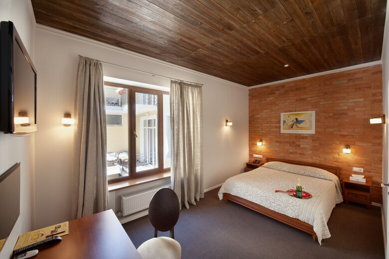 Geneva Park Hotel