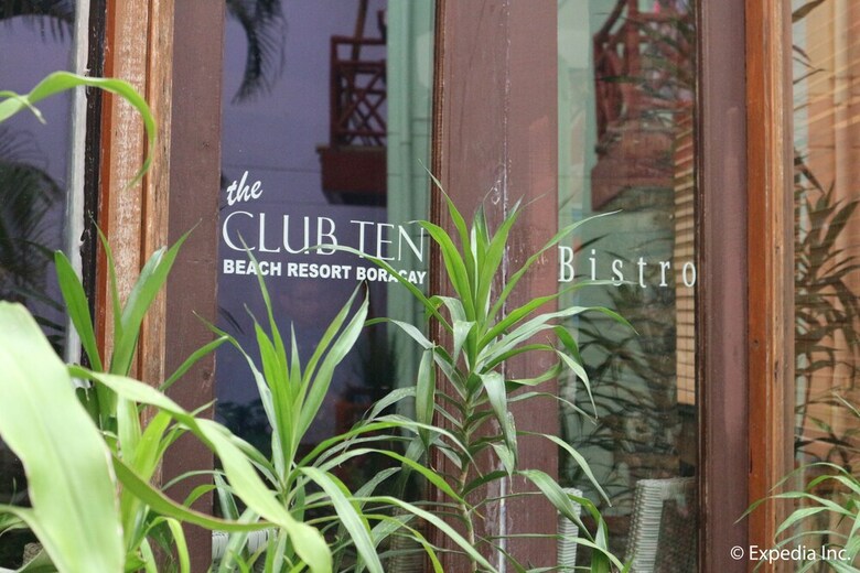 Hotel The Club Ten Beach Resort