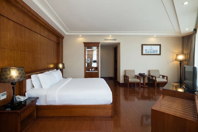 Nhat Ha L'opera Hotel