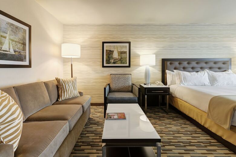 Holiday Inn Express Hotel & Suites Warwick-providence (Arpt)