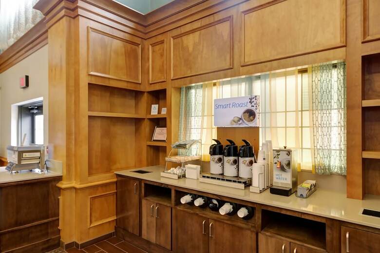 Holiday Inn Express Hotel & Suites Warwick-providence (Arpt)