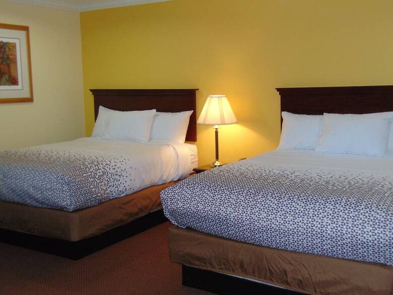 Motel Executive Inn And Suites