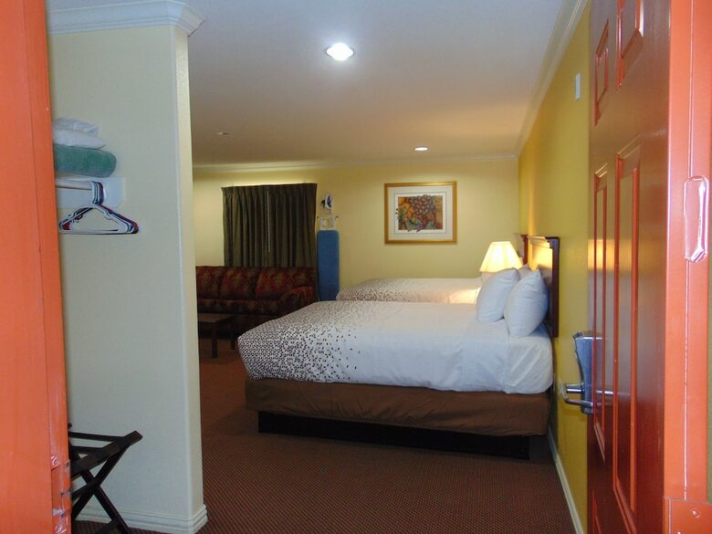 Motel Executive Inn And Suites