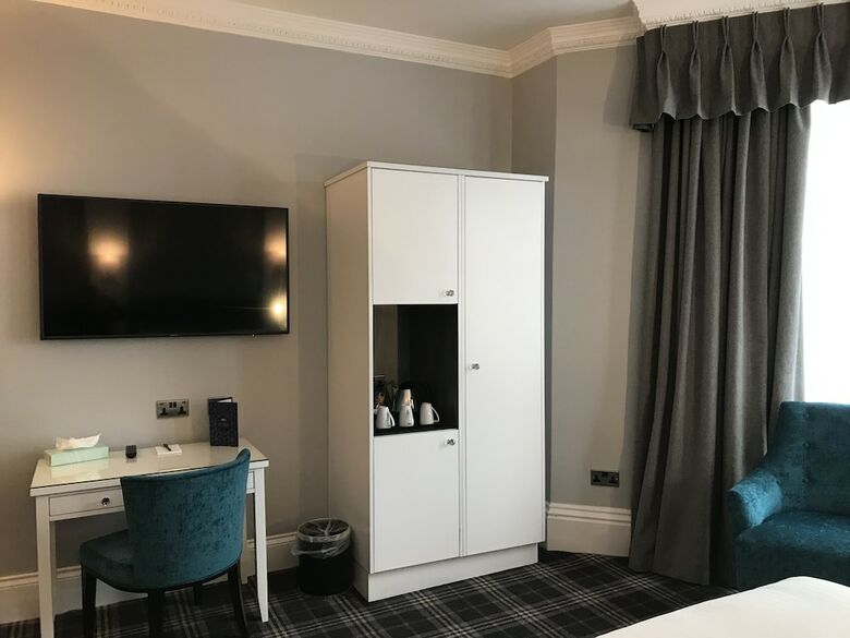 Carlton Hotel