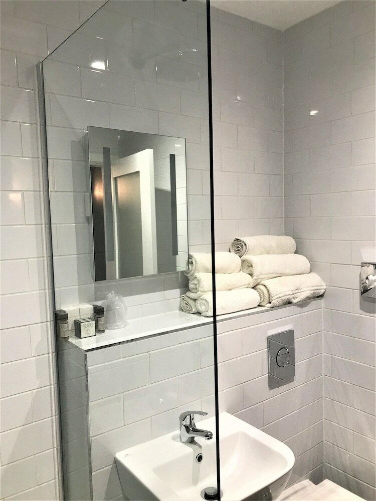 Carlton Hotel