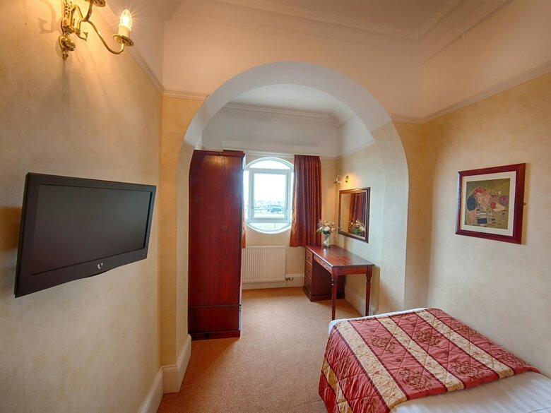 Queen's Hotel, Portsmouth Ltd.