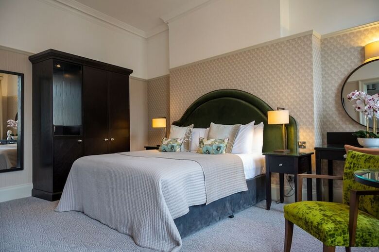 Queen's Hotel, Portsmouth Ltd.