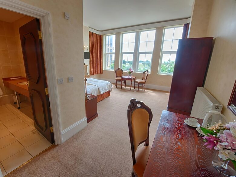 Queen's Hotel, Portsmouth Ltd.