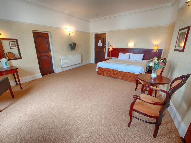 Queen's Hotel, Portsmouth Ltd.