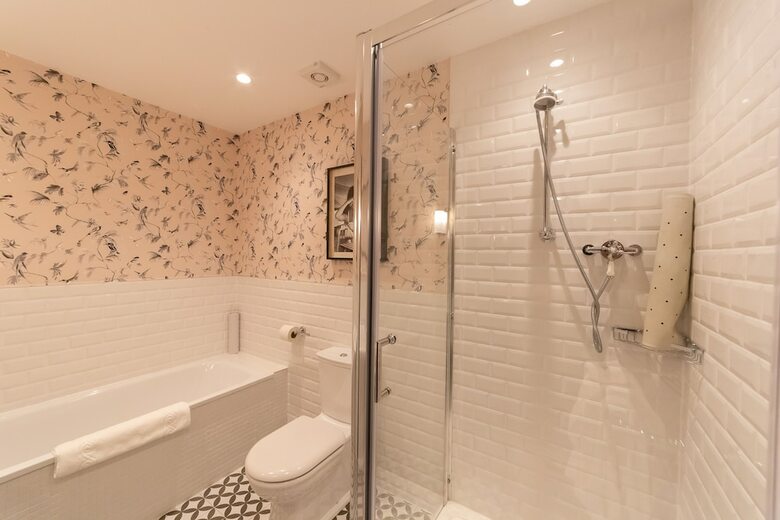 Queen's Hotel, Portsmouth Ltd.