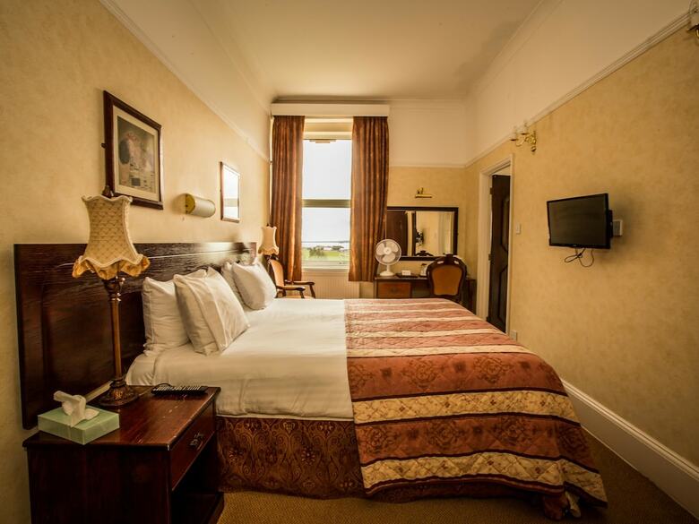 Queen's Hotel, Portsmouth Ltd.