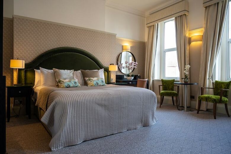 Queen's Hotel, Portsmouth Ltd.