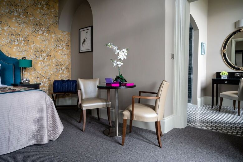 Queen's Hotel, Portsmouth Ltd.