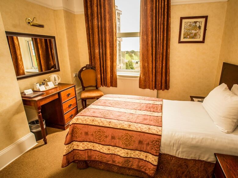 Queen's Hotel, Portsmouth Ltd.