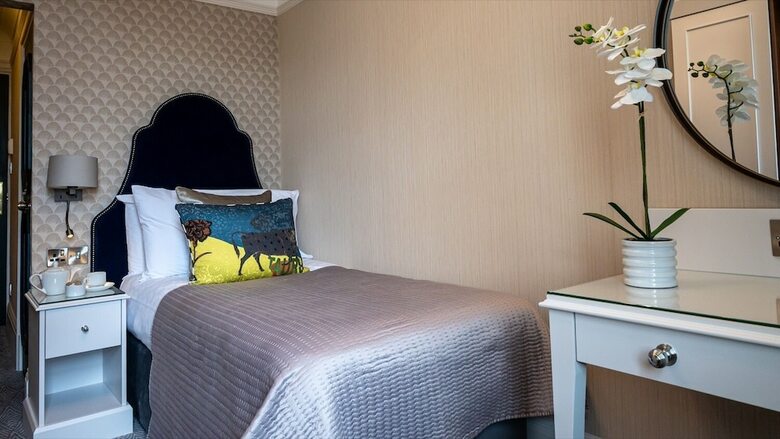 Queen's Hotel, Portsmouth Ltd.